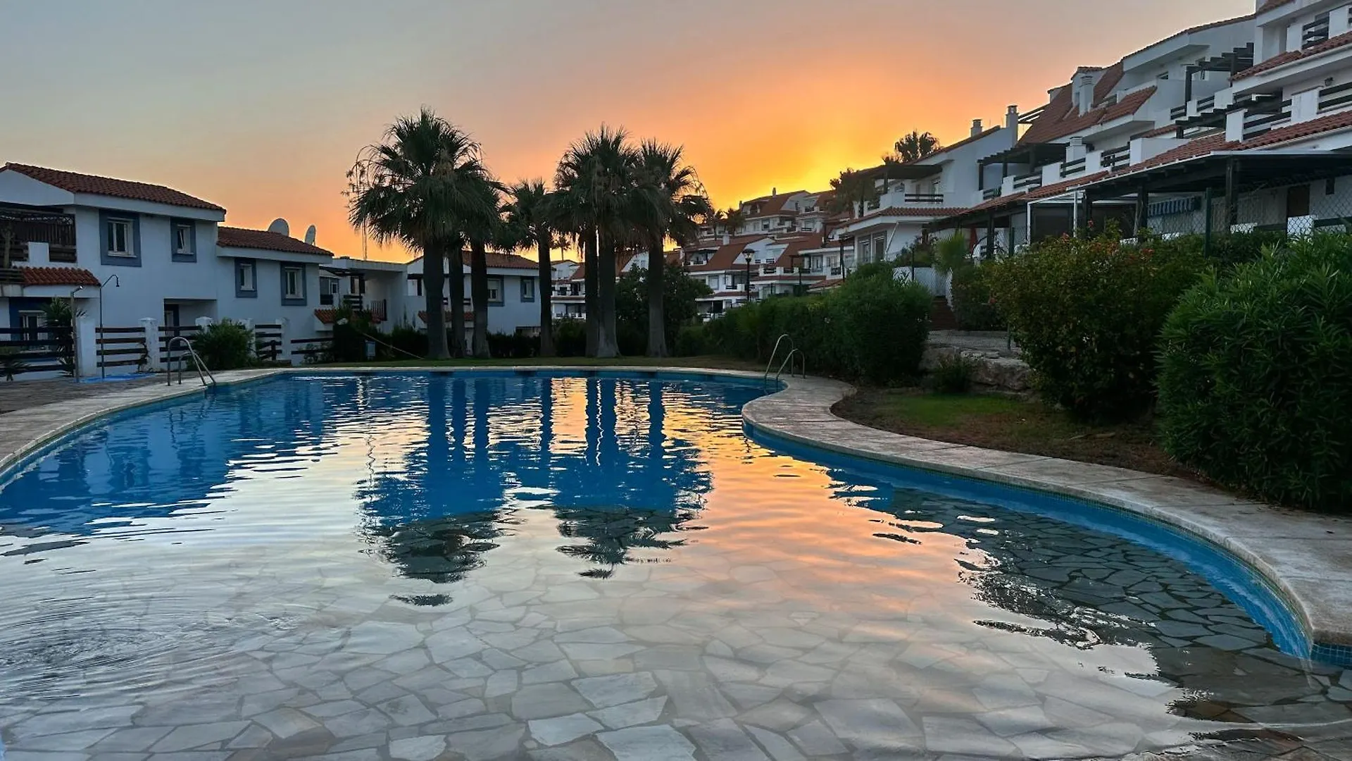 Vistalmar - Modern Poolside Apartment With Large Terrace, In Manilva Spain